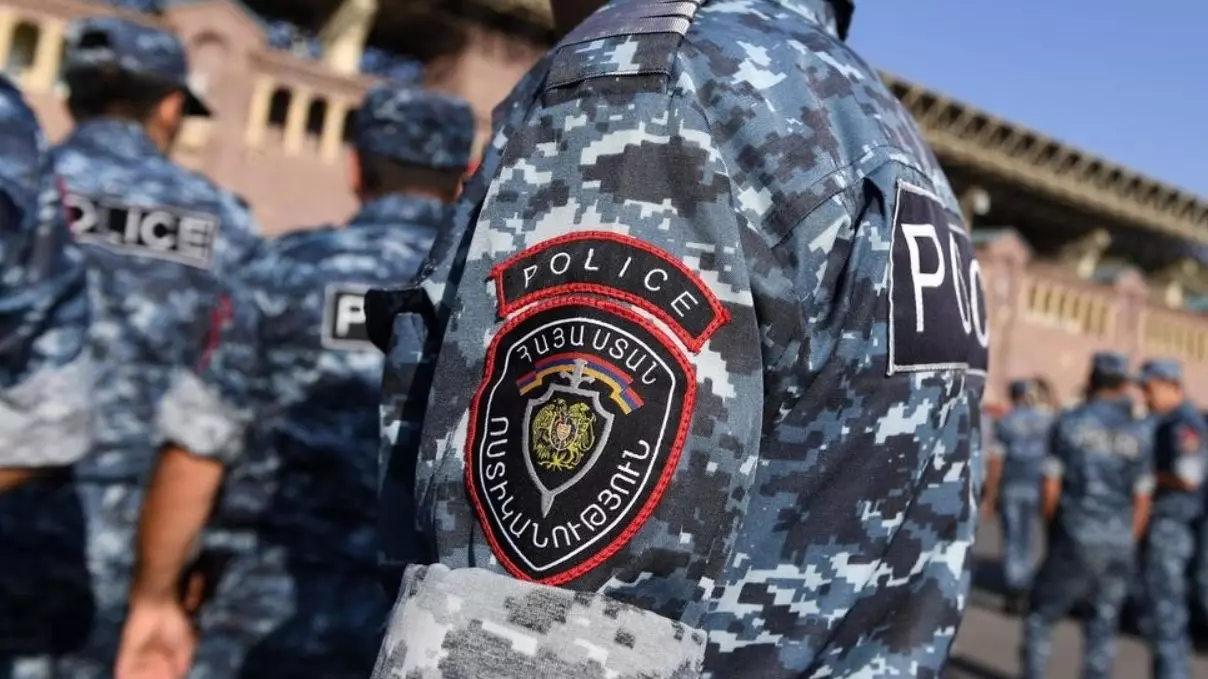 Очевидцы сообщают о нападении на отдел полиции в Ереване: прогремел взрыв
