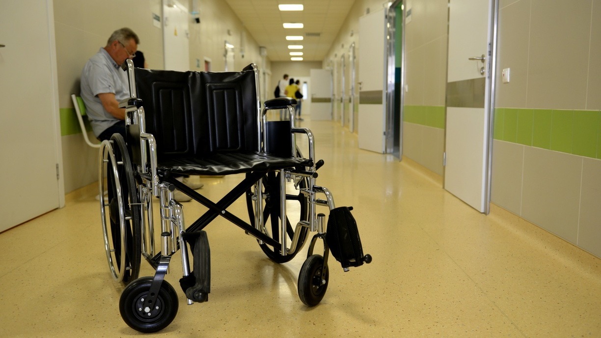 Пациенты: правительство перестало выделять выплаты на покупку инвалидных колясок