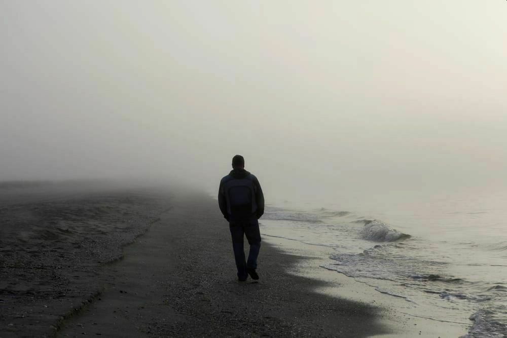 Психиатры: острее всего человек ощущает одиночество в 20 лет, слабее всего – в 60