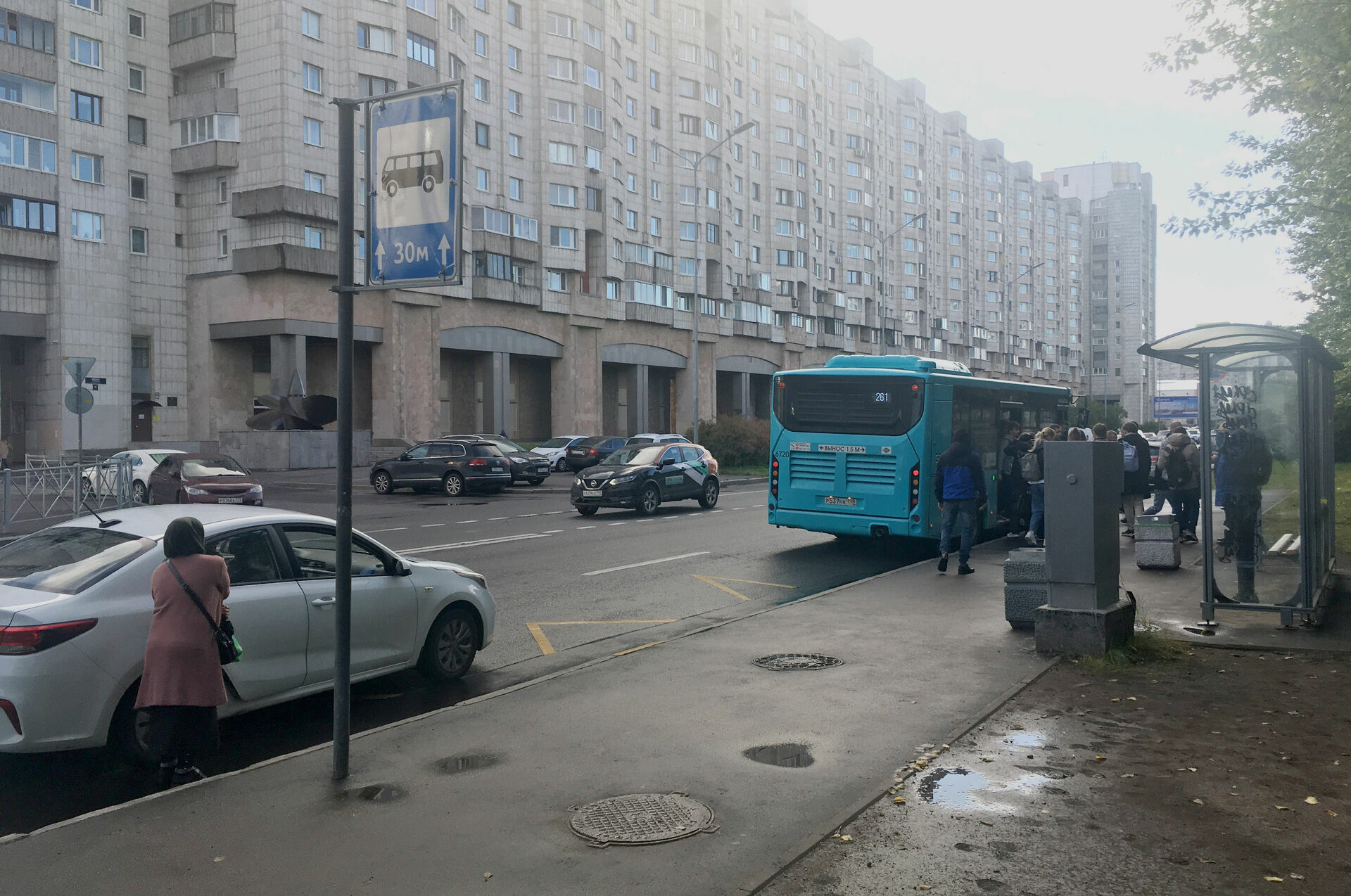 Такси за 50 рублей везет до метро тех, кто не хочет ждать автобус