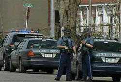 Полиция взяла живым бостонского террориста