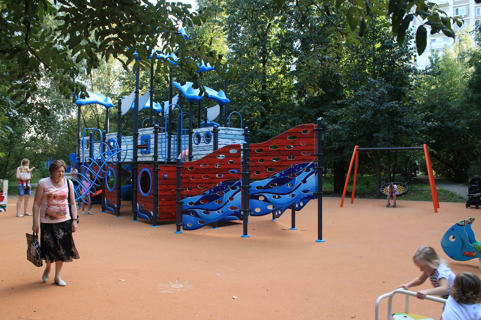 Детская площадка в парке "Фили"