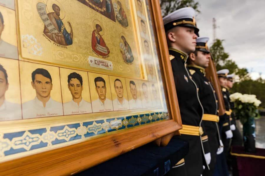 Вопрос дня: надо ли признавать святыми погибших моряков "Курска"?