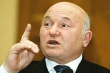 Лужков предложил «сброситься по рублю» для борьбы с московскими пробками