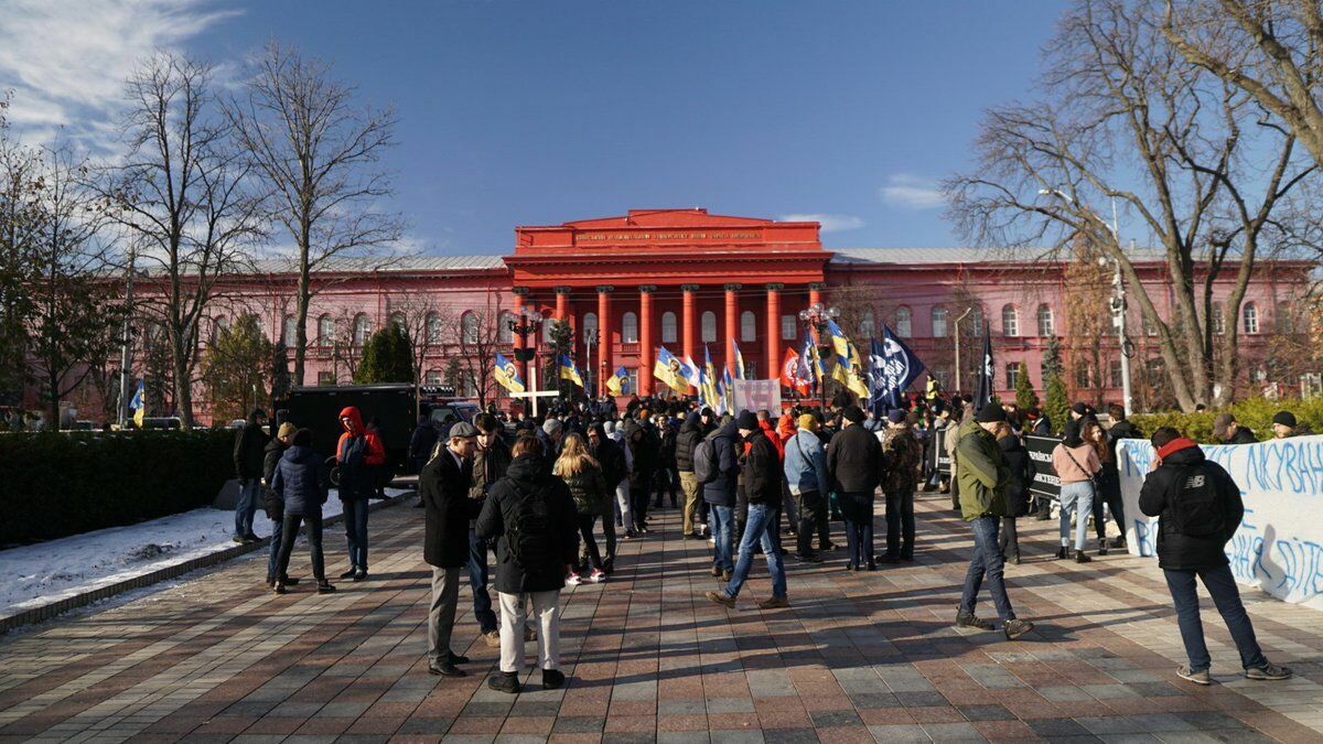 Украинские радикалы сорвали марш трансгендеров в Киеве