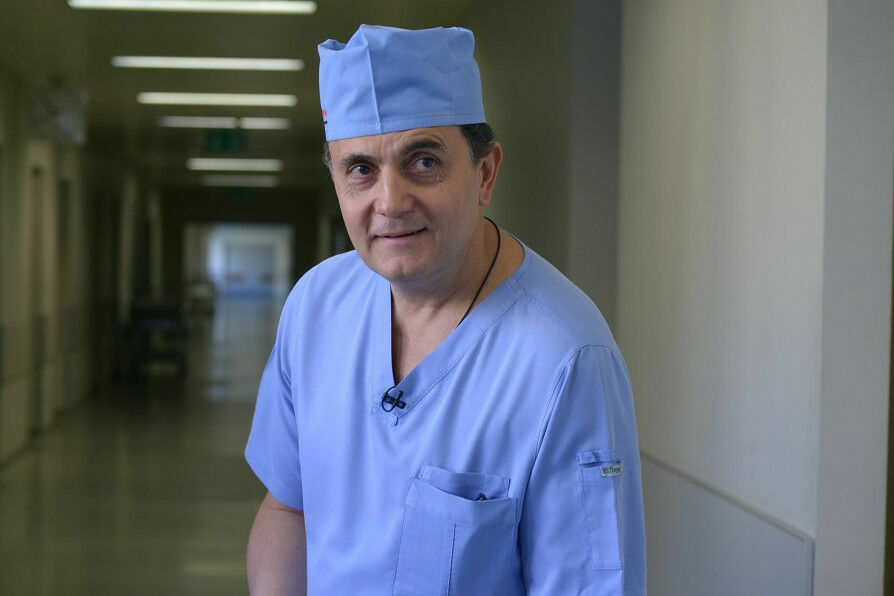 Иван Стилиди - руководитель  ФБГУ НМИЦ им.Блохина - долгое время работал хирургом в одном из отделений медучреждения.