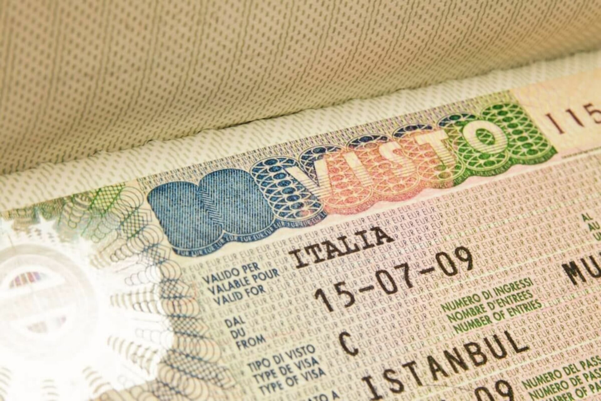 Какая виза нужна в италию. Виза шенген Италия. Итальянская шенгенская виза 2022. Виза шенген Италия 2022. Итальянская мультивиза.