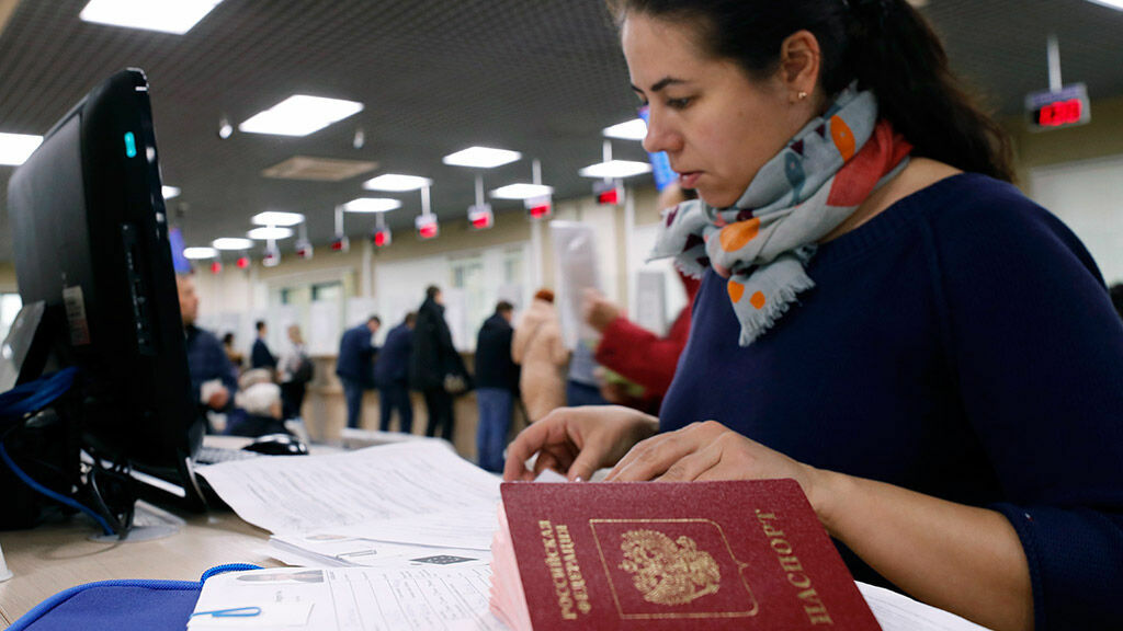 Законопроект об аккредитации визовых центров отозван из Госдумы