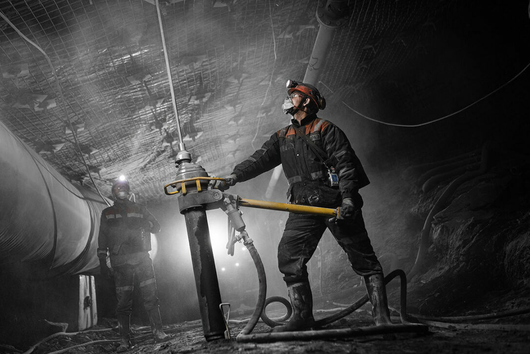Рабочий, пропавший после обрушения на шахте в Кузбассе, найден живым