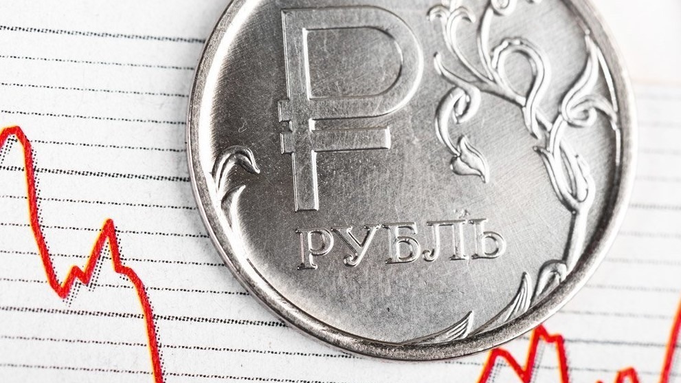 Доллар опустился ниже 97 рублей впервые с 29 сентября