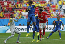 Сборная Швейцарии выиграла у Эквадора, забив гол на последней минуте