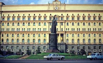 Зюганов хочет вернуть памятник Дзержинскому