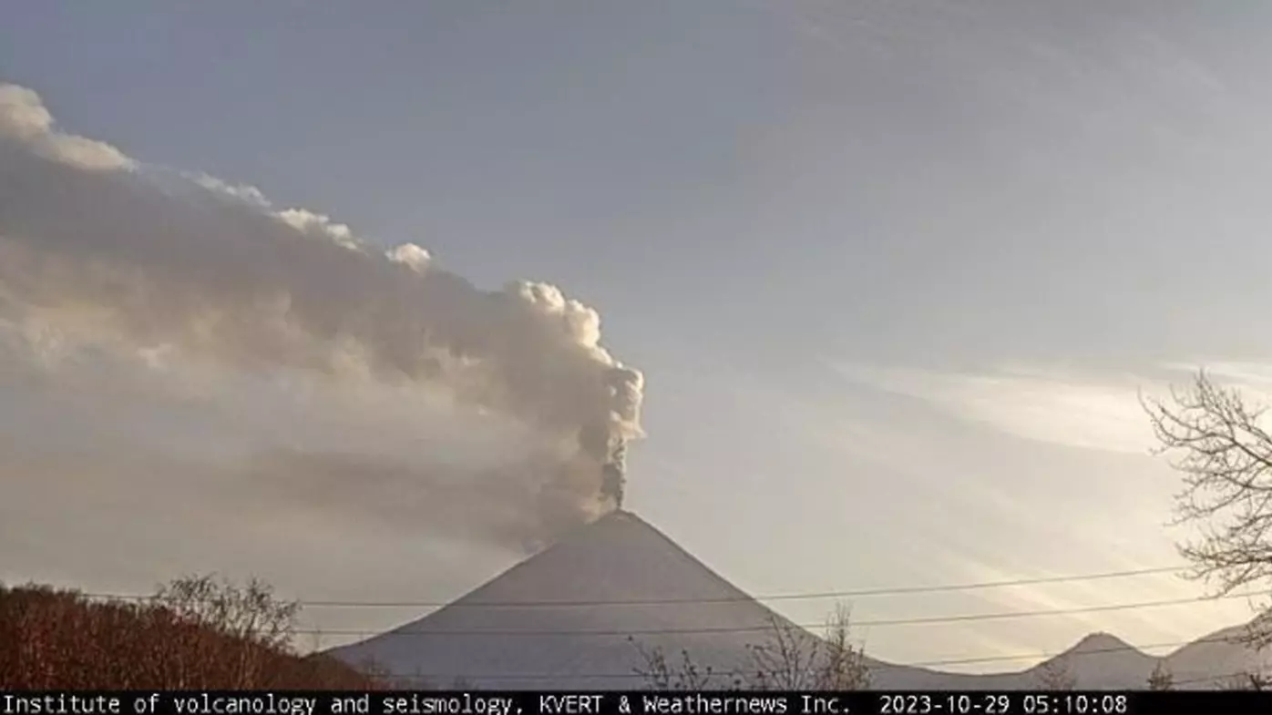 Камчатку засыпало пеплом: вулкан Ключевской выбросил его в высоту на 14 км