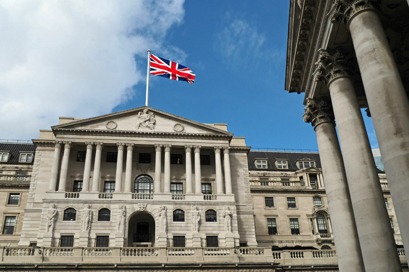 Банк Англии снизил базовую ставку до 0,1%