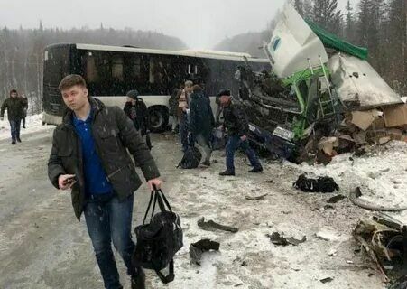 В Кузбассе возбудили дело по факту смертельного ДТП с рейсовым автобусом и фурой