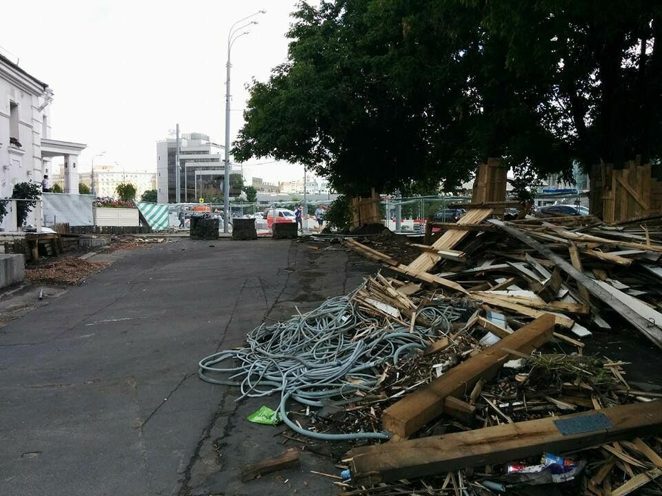 Свалка мусора на строительной площадке