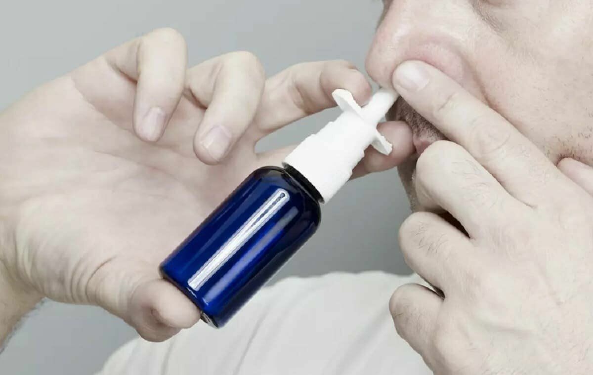 Центр Гамалеи запатентовал новую вакцину в виде спрея для носа