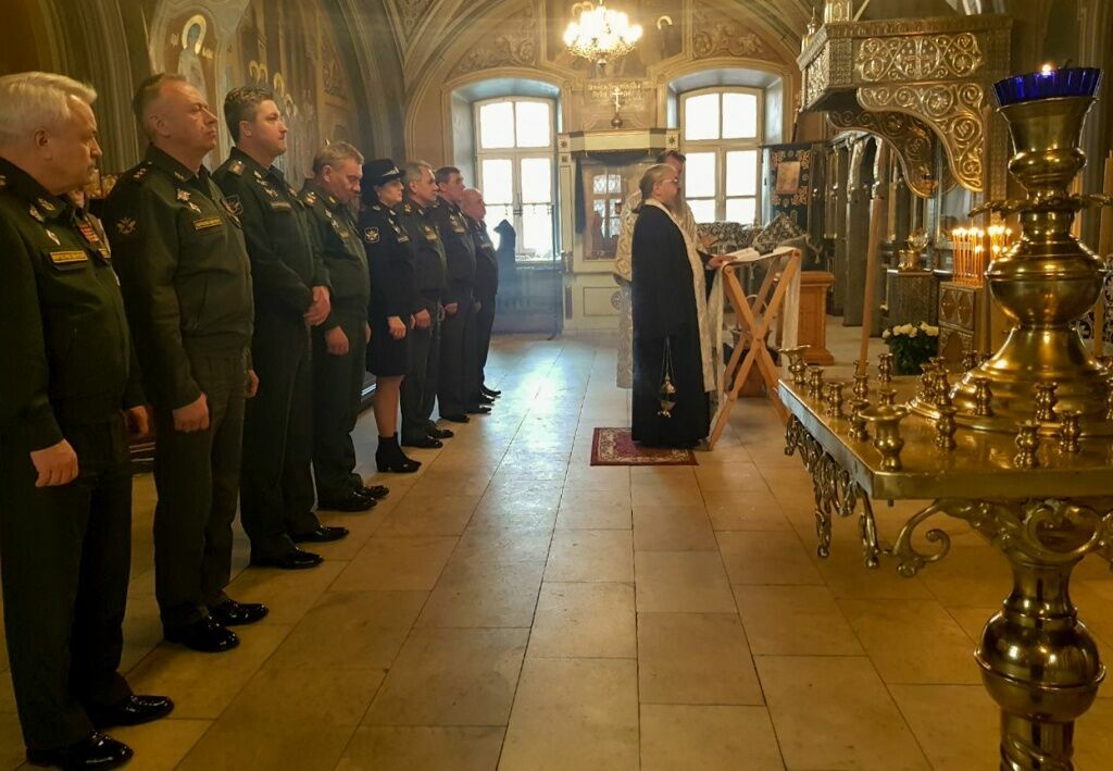 Шойгу принял участие в заупокойной службе по погибшим в Кемерове