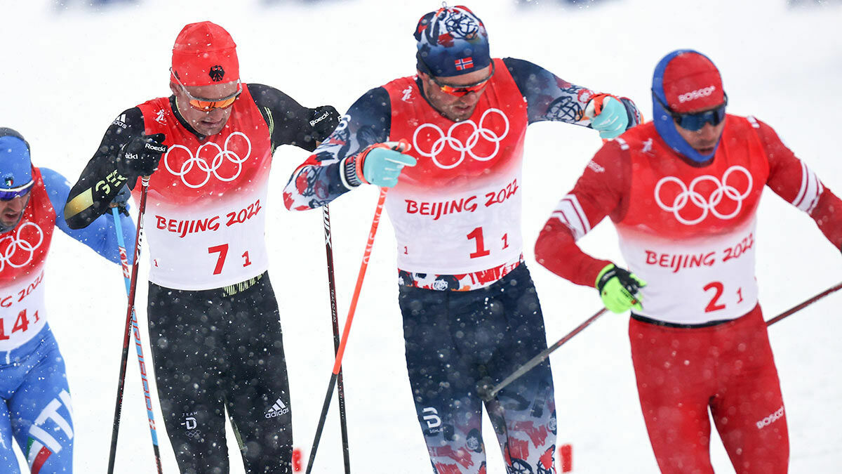 Российские лыжники впервые за 42 года выиграли мужскую эстафету на ОИ