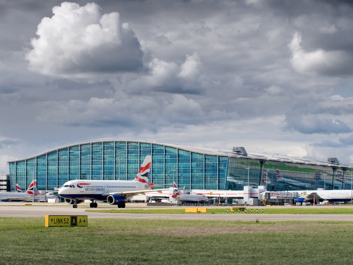 В лондонском аэропорту прогнозируют восстановление авиасообщения не ранее 2026 года