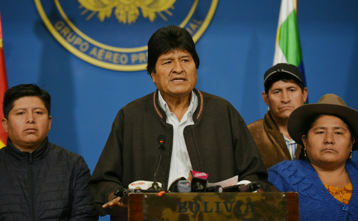 В Боливии президент и все руководство страны подали в отставку