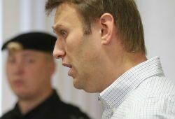 Суд продлил на три месяца арест Алексею Навальному