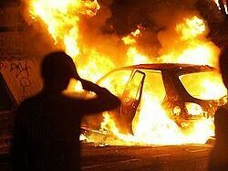 Пожар в московском автосервисе: сгорели 8 машин