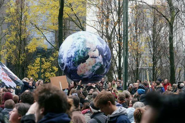 Во всем мире сегодня проходят "климатические" забастовки