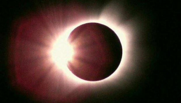 Ученые сообщили о затмении Солнца суперлуной в пятницу 13-го