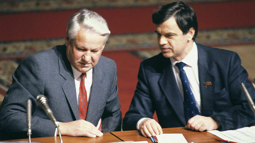 Глеб Павловский: 25 лет назад Ельцина оскорбил щелчок Хасбулатова по горлу