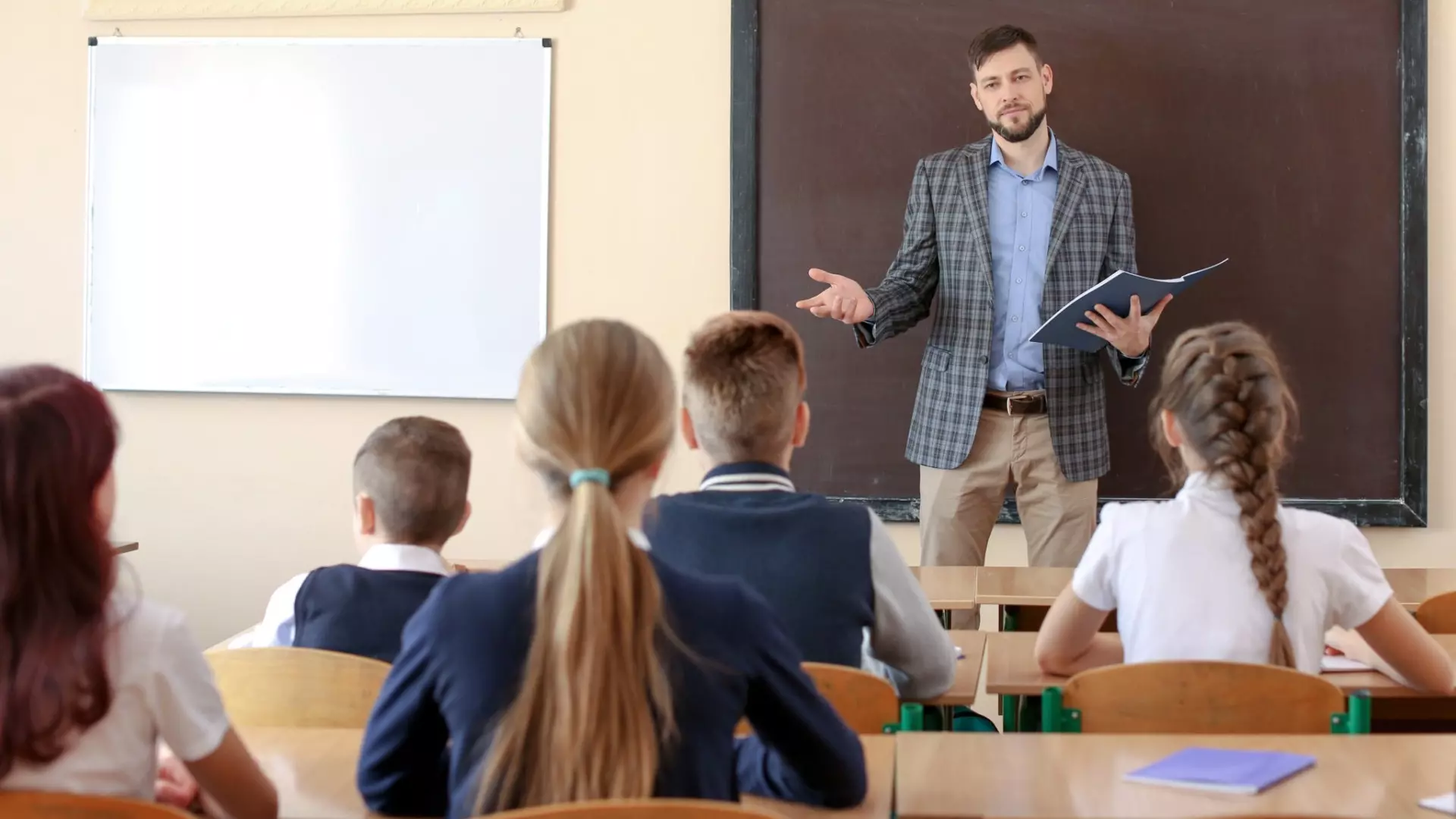 «Семьеведение» вместо математики и русского: в школах с сентября введут новый предмет