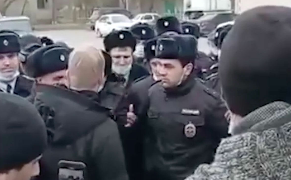 В Кизляре полиция митингует против ареста Гази Исаева, причастного к теракту в Москве