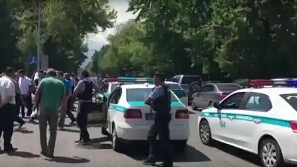 Жертвами перестрелки у отдела полиции в Алма-Ате стали четыре человека