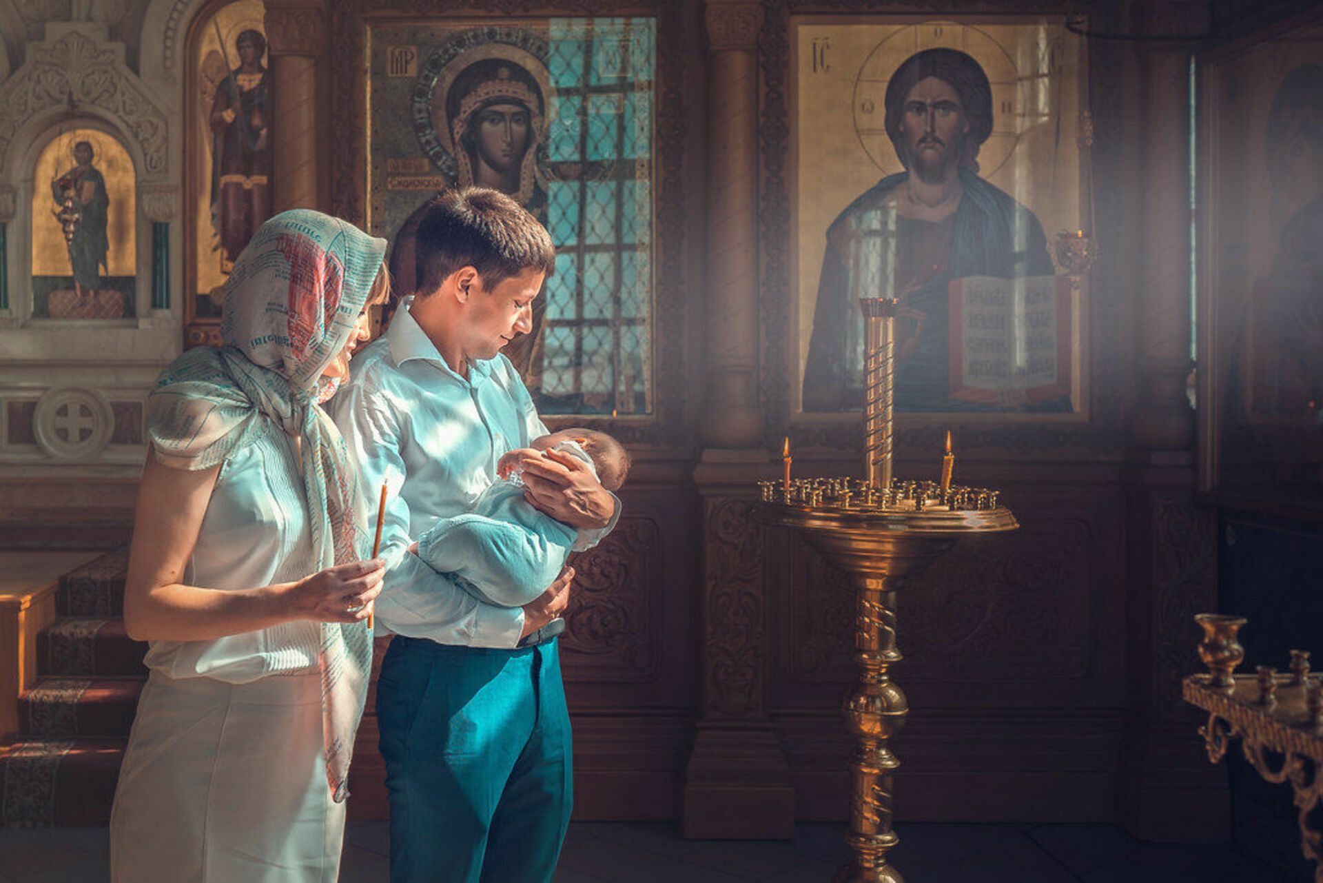 Бывший муж церковь. Семья в церкви. Православная семья в храме. Дети в церкви. Фотосессия в храме.