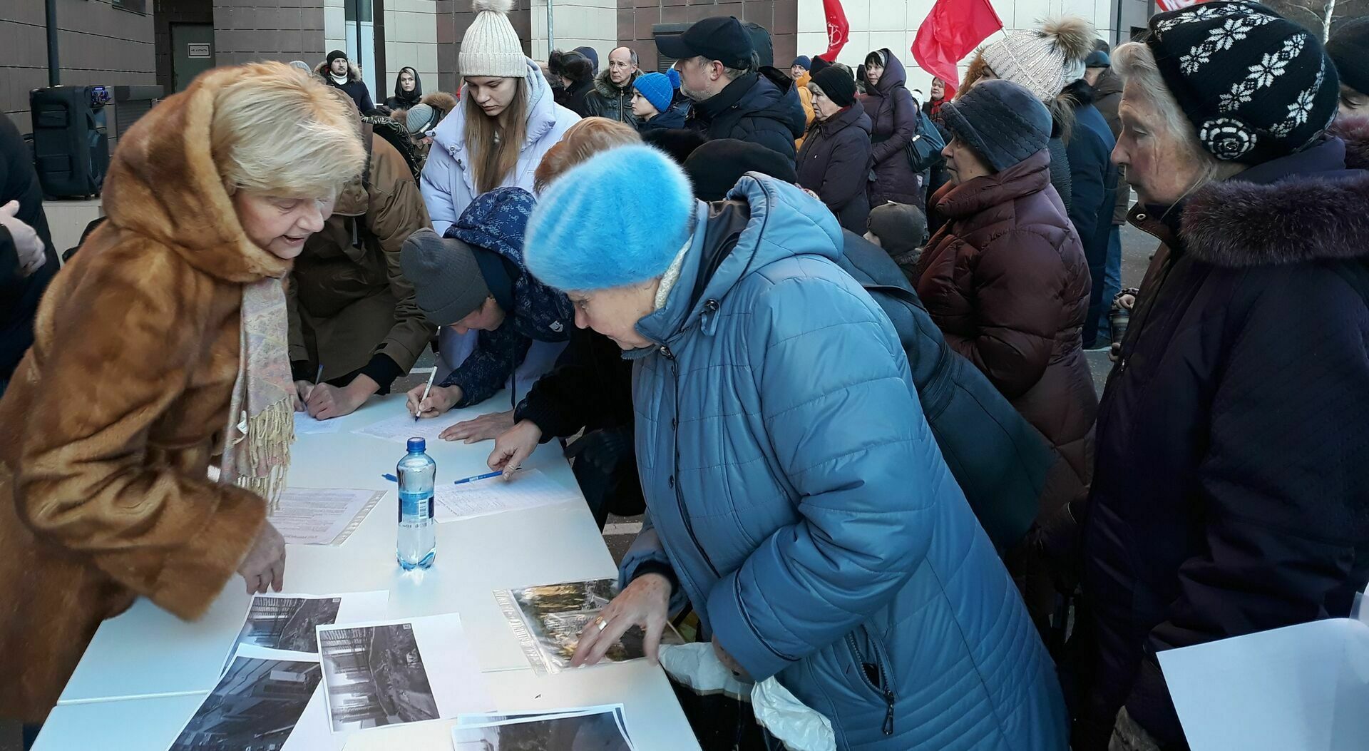 В Западном округе Москвы прошел народный сход против стройки у природного заказника