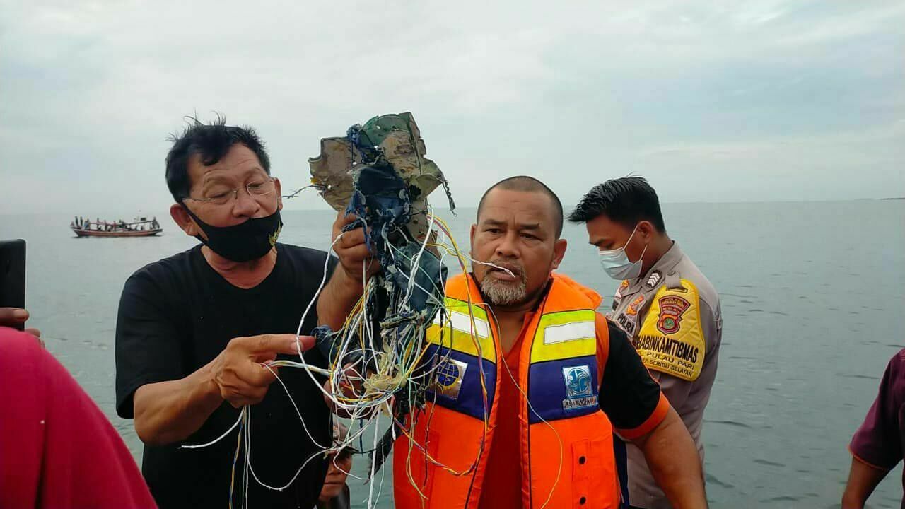 Пассажирский Boeing 737, исчезнувший с радаров, разбился в Индонезии