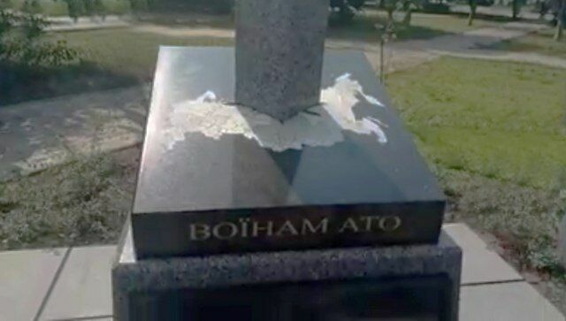 В Киеве памятник с мечом, пронзающим Россию, оказался плагиатом из Diablo III