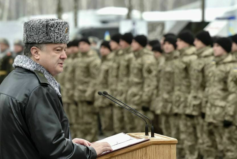 Рада ввела военное положение в граничащих с Россией областях