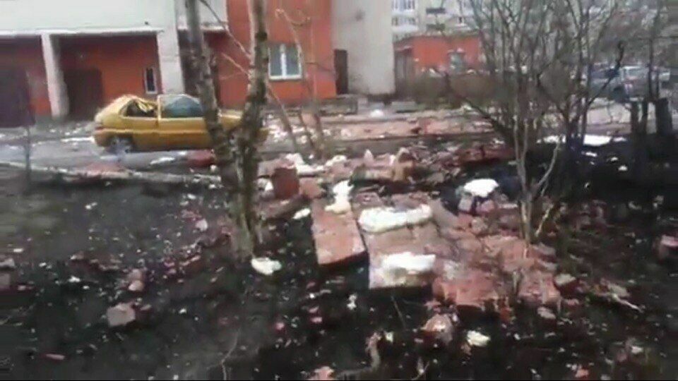 Обрушение облицовки  в Петербурге  очевидцы приняли за взрыв