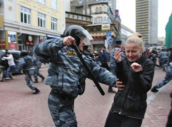 Петербургский омбудсмен осудил действия полиции по разгону митингов