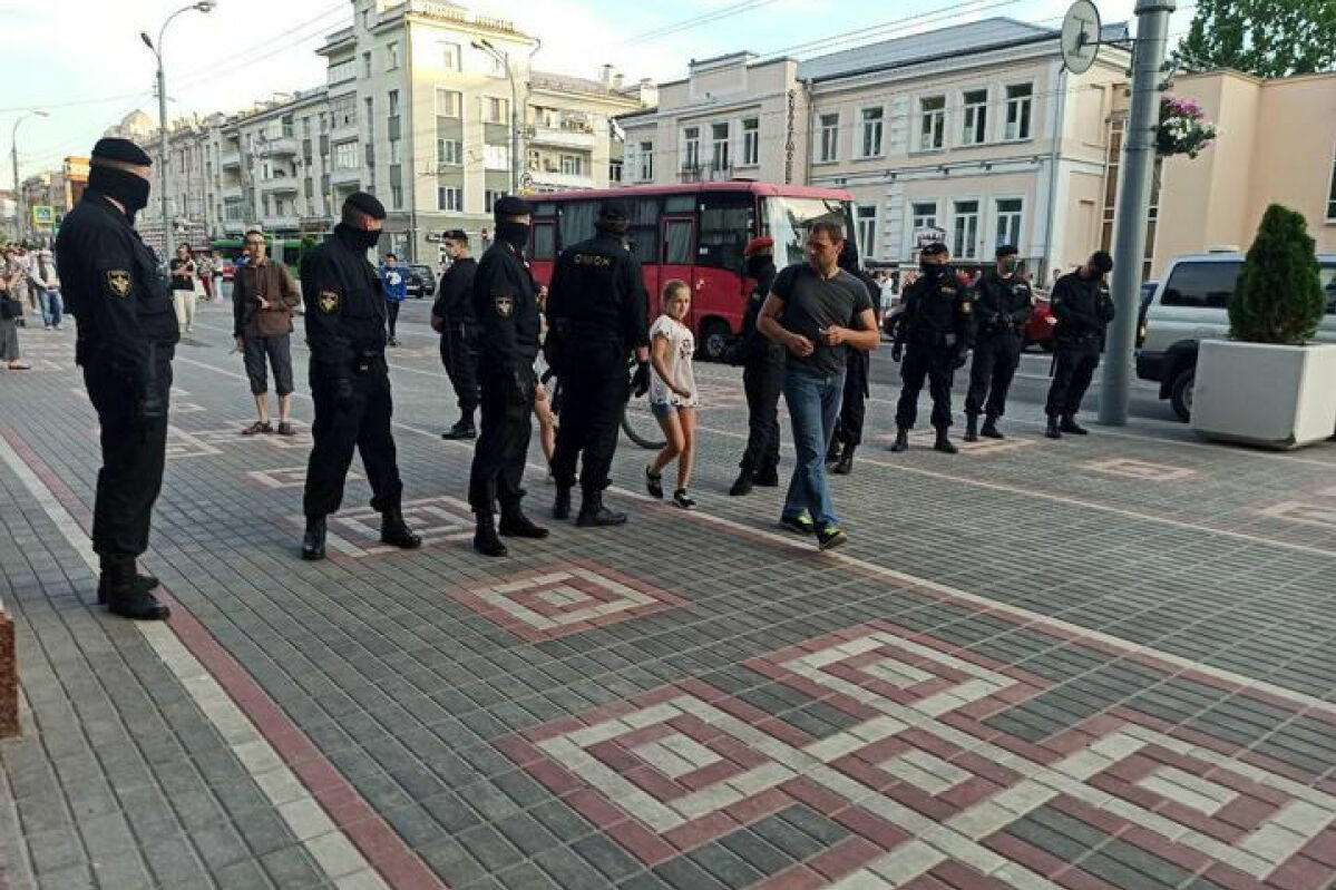В Белоруссии продолжились протесты в поддержку задержанных политиков и активистов