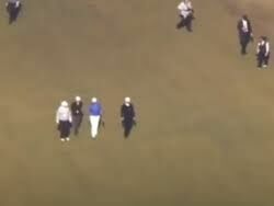 Японский премьер Абэ кубарем скатился с горы во время игры в гольф (Видео)