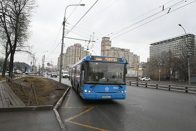 Садизм за два рубля: во Владивостоке водитель зажал дверьми юную пассажирку