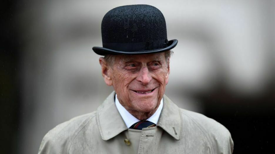 Муж королевы Елизаветы II принц Филипп уходит на пенсию в 96 лет