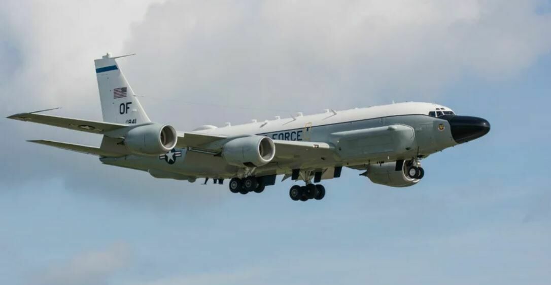 Замаскированный под малазийский Boeing военный самолет США заметили у границ России