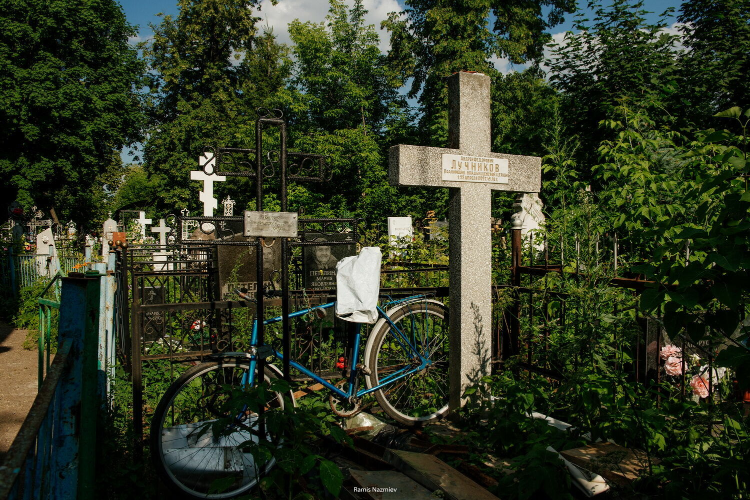 На казанском кладбище могилы известных медиков пометили QR-кодами