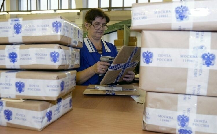 В ростовском отделении «Почты России» клиенты сами ищут посылки (видео)