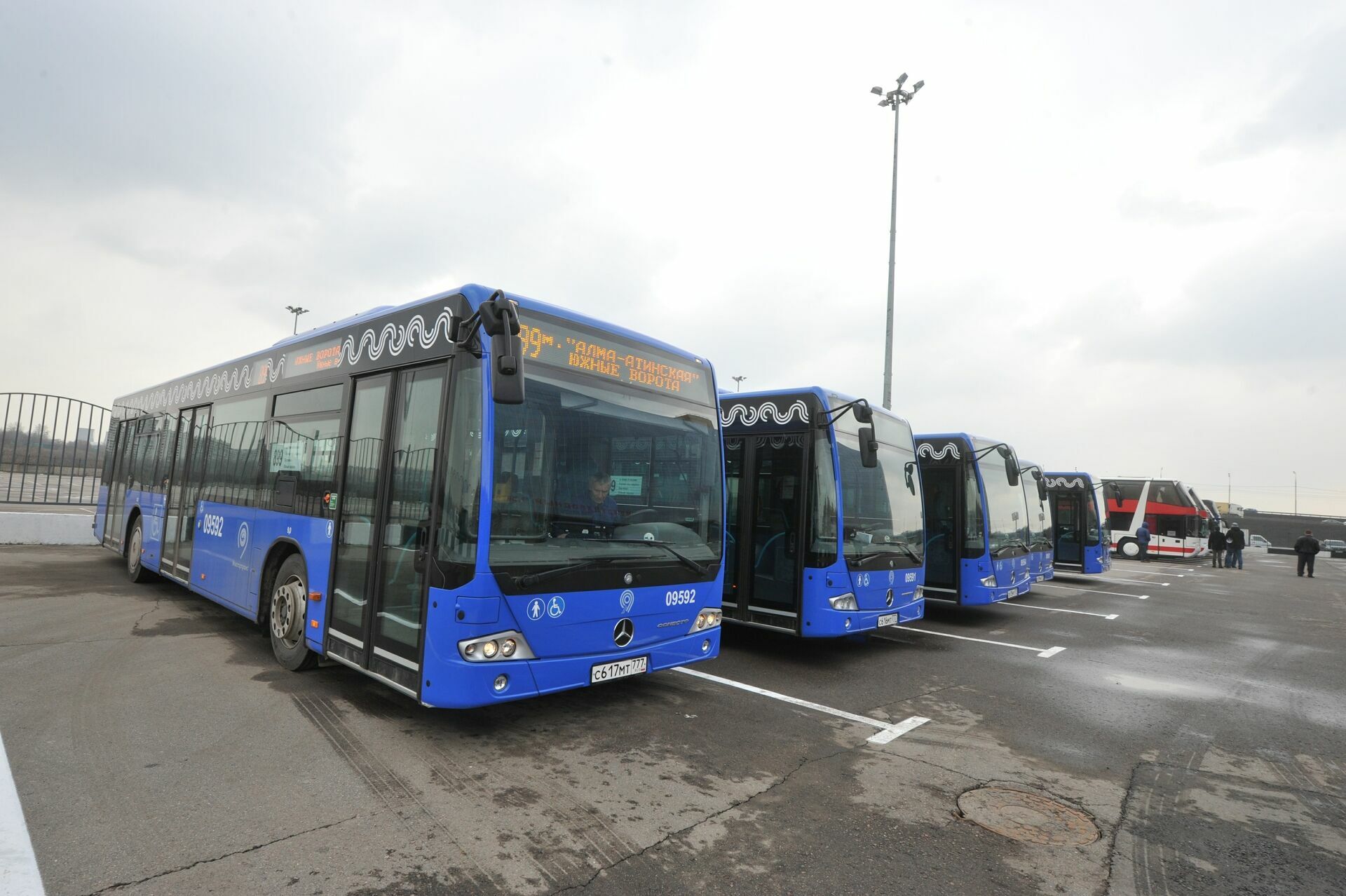 В Москве хотят заменить общественный транспорт несуществующими электробусам