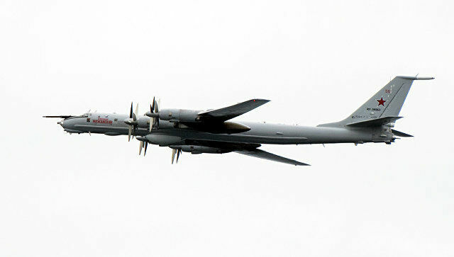 Ту-142 пролетел над кораблем НАТО, проводящем учения у российской границы
