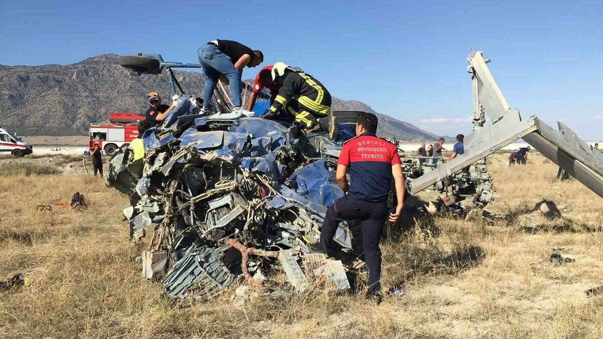 Двое россиян погибли при крушении вертолета в Турции